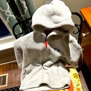 Girls Patagonia large fleece jacket